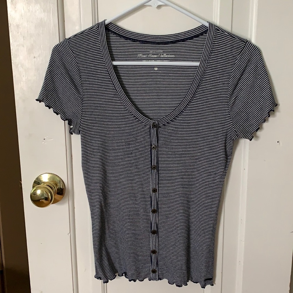 Hollister button tee